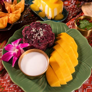 Mango w/ sticky rice
